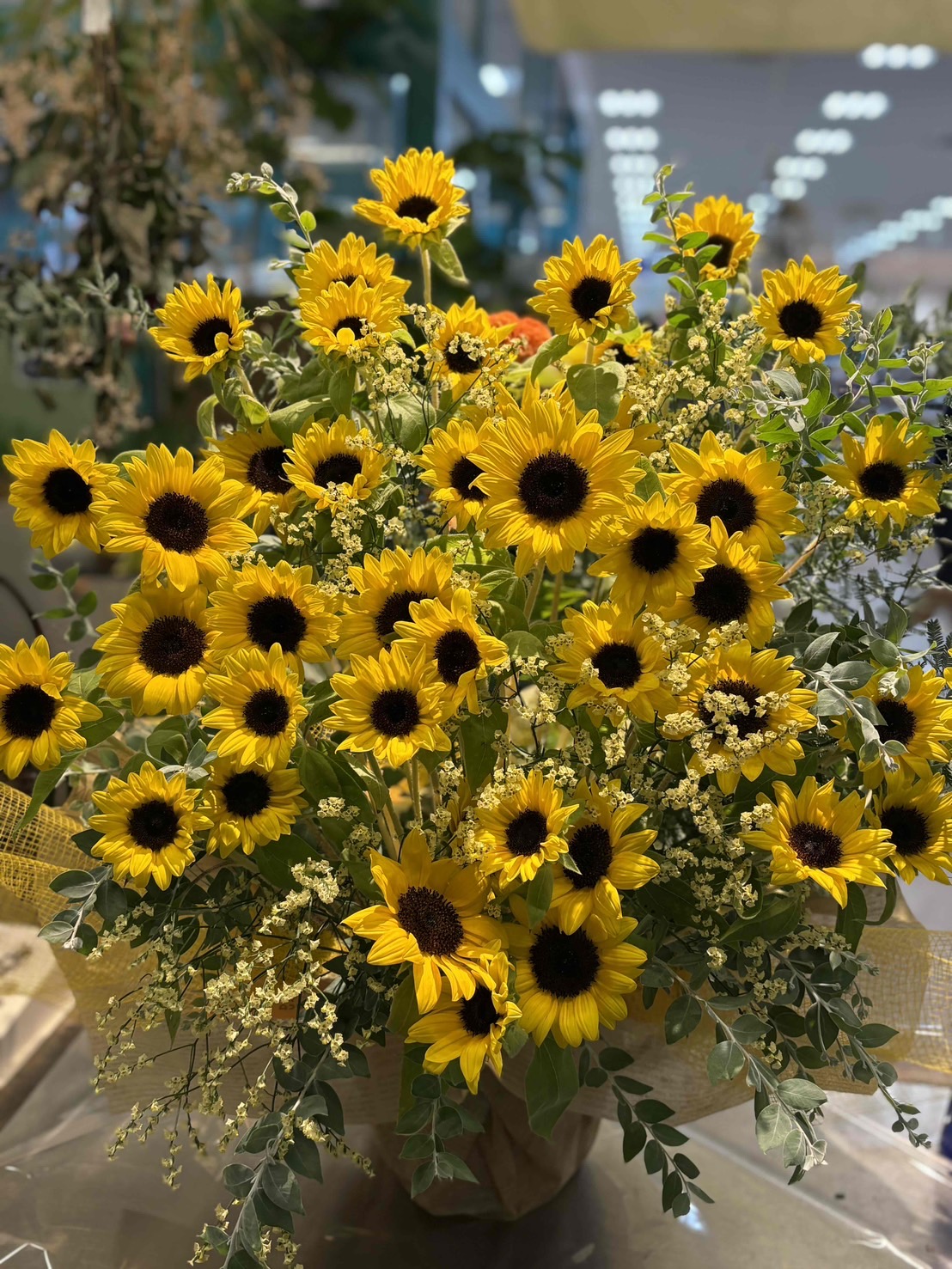 ひまわりを中心にした季節の定期装花